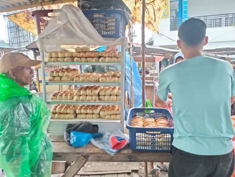 Foto Distributor Roti Omset Penjualan Roti Manis dan Roti Kelapa Meningkat Saat Ramadhan