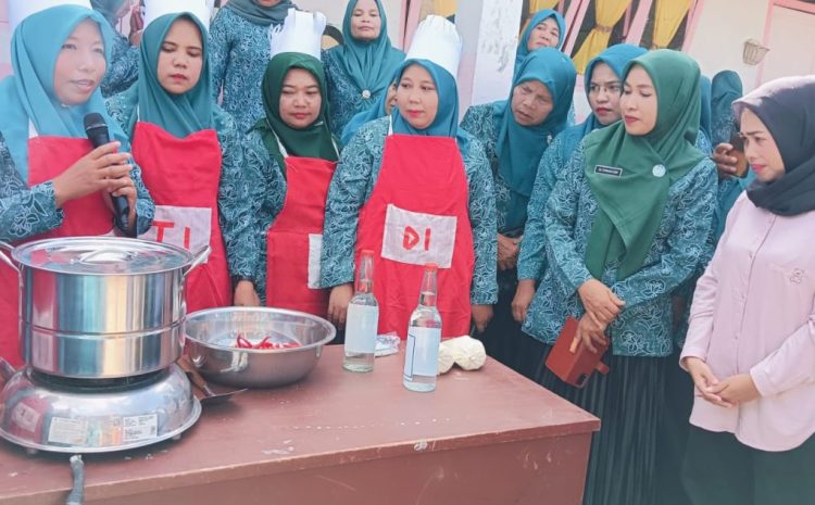 Anggota TP PKK Kotanopan  Diajari  Cara  Membuat Saos