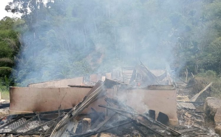  Tiga Ruangan SDN 225 Aek Marian/ Muarapotan  Hangus Terbakar