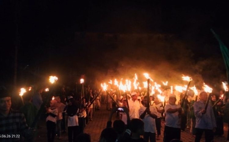  Meriahkan Tahun Baru Islam, Warga Kotanopan Gelar  Pawai  Obor