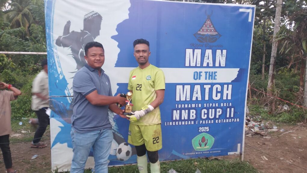 DIREKTUR  CV.SUMBER BATU MARA GINDA HAKIM SAAT BERSILATURRAHMI DENGAN TIM GARUDA MUDA MK