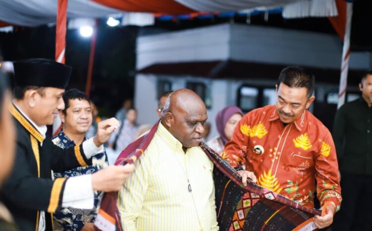 Menteri HAM  Mengatakan  Telah Mengenal Madina Sejak Lama.