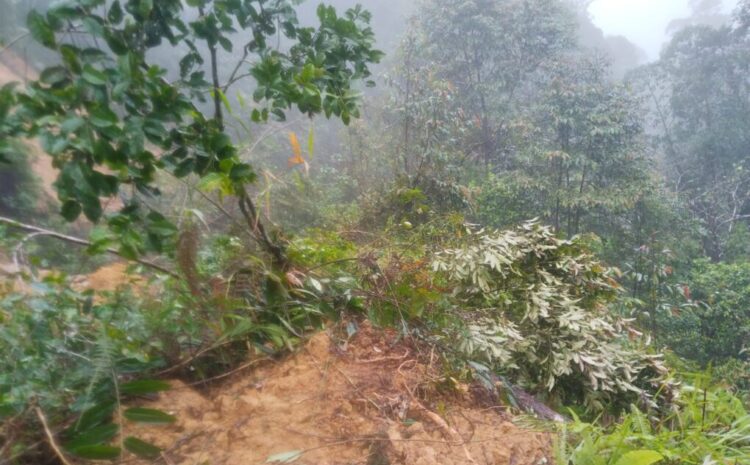  Jalan Tertimbun Longsor, Warga Batahan Kotanopan Sudah  3 Hari Terisolasi