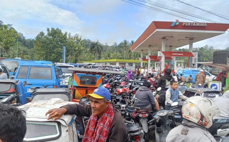  7 Jam Menunggu di SPBU Kotanopan,  Pasokan BBM Belum Juga Masuk