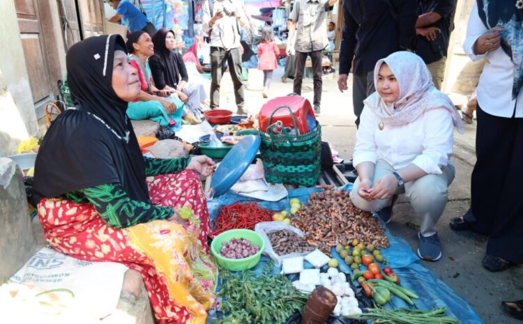  Jelang Idul Fitri,  Fluktuasi Harga  Mulai Terlihat di Pasar Laru