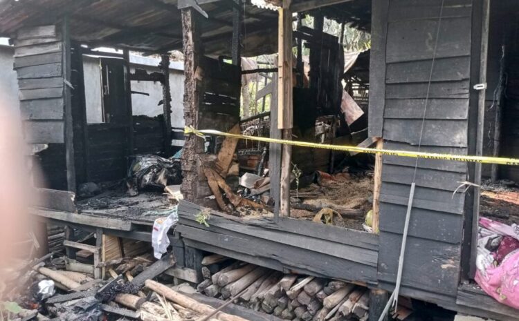 Satu Unit Rumah Kayu Terbakar  di Kotanopan