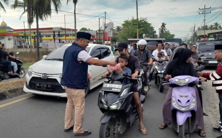  PWI Madina Bersama PT SMGP Berbagi Takjil kepada Masyarakat