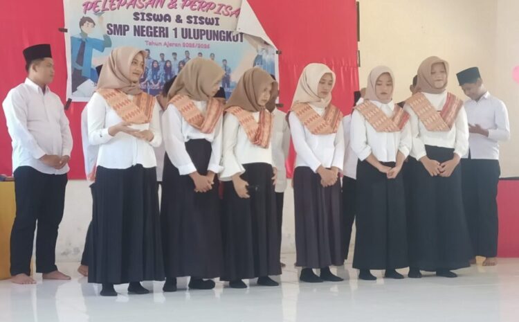 Pelepasan  Siswa Kelas IX SMP N 1 Ulupungkut Penuh Haru