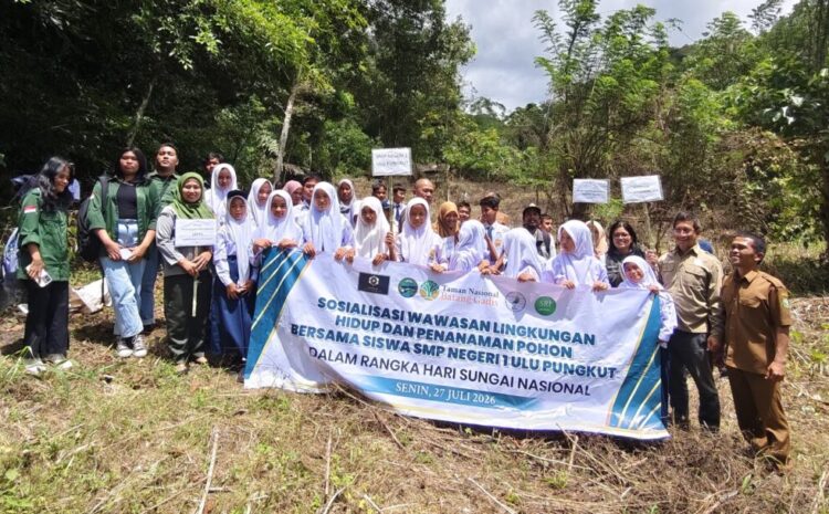 Sosialisasi Wawasan Lingkungan Hidup dan Penanaman Pohon di SMPN 1 Ulu Pungkut