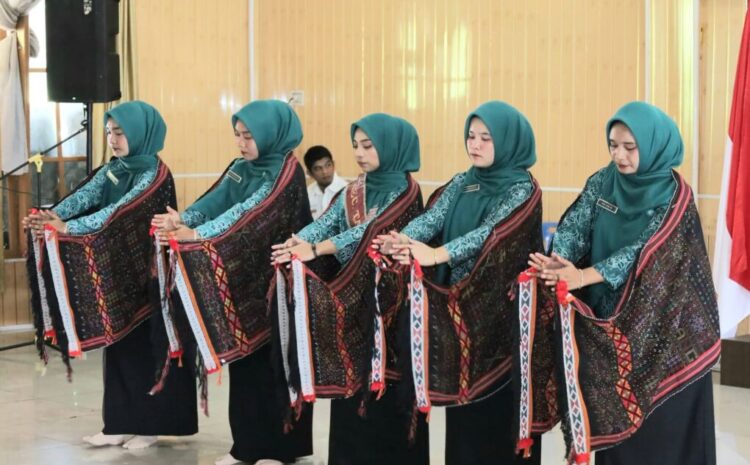  TP PKK se-Madina Unjuk Kebolehan  Lomba Tor-tor dan Mars PKK
