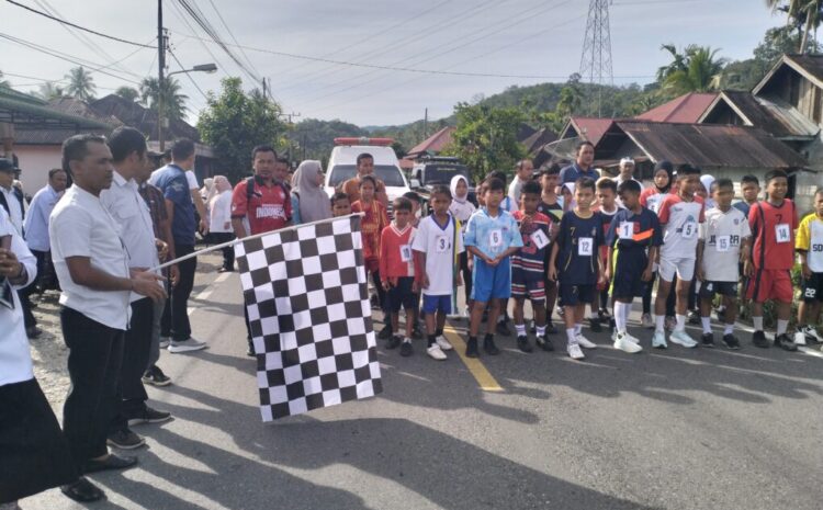  Camat Kotanopan Lepas Lomba Lari Pelajar Meriahkan HUT Ke-81 RI